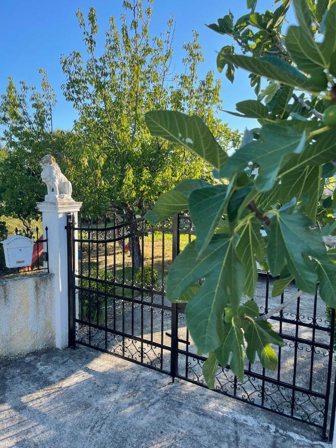 Beautiful Nearby Beach House With Garden, Private Pool And Large Yard Sidárion 외부 사진