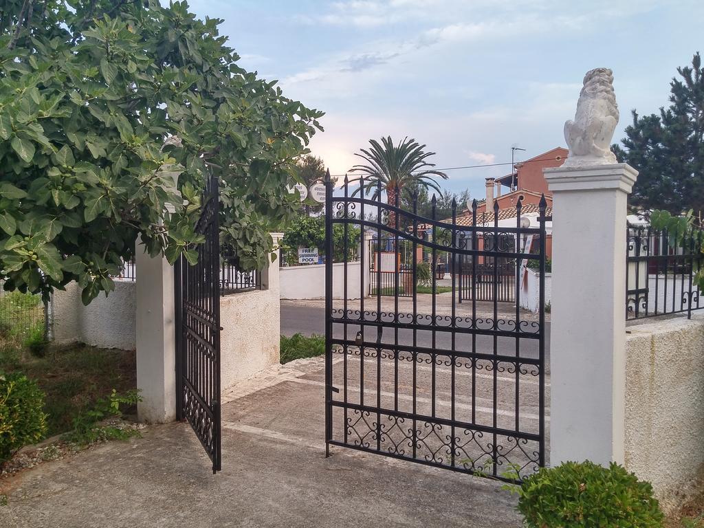 Beautiful Nearby Beach House With Garden, Private Pool And Large Yard Sidárion 객실 사진