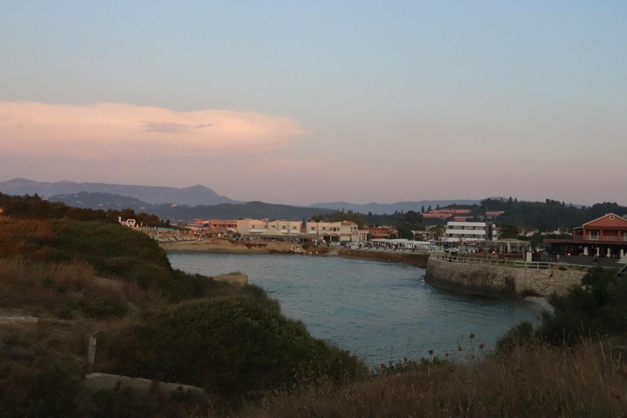 Beautiful Nearby Beach House With Garden, Private Pool And Large Yard Sidárion 외부 사진
